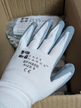 NWT! Safe Hands Nitrile Dipped Gloves Size 8/M
